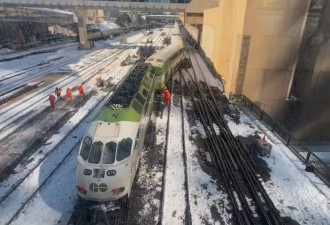 多伦多GO全线瘫痪，早高峰乘客被"扔"下车！延误至晚上