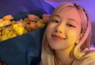 格莱美开场亚洲第一人！闪耀红毯又跟顶流同桌