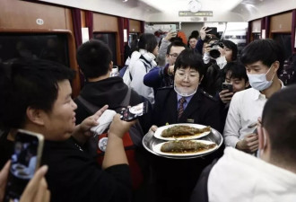 15元一份的现炒绿皮火车餐，正在春运路上消失