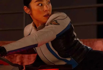 这位长相中性的42岁韩裔女星，为何成了好莱坞最火亚洲面孔？