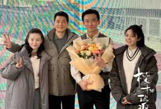 章子怡与师弟吃火锅，医美后遗症出来了...