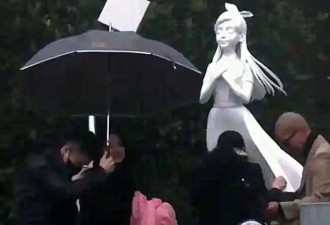 具俊晔回应自己设计的大S雕像为何不像她本人