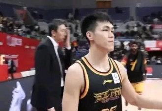 草根三级跳逆袭 他被招入中国男篮