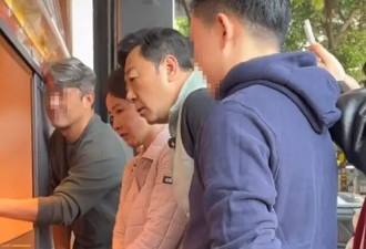 郭涛夫妇逛市场,妻子比梅婷还小9岁,打理几家...