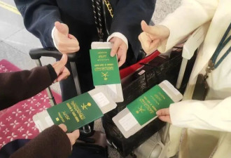 外国人在上海买疯:7名中东游客托运40多个行李箱