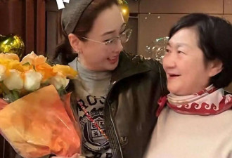严屹宽老婆41岁生日，夫妻俩甜蜜亲脸，婆婆送杜若溪万元大红包