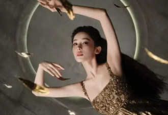 娜扎微博之夜鎏金裙吸睛，不仅生图美到失语，还收获了人间维纳斯的标签