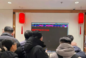 直击北京商场黄金抢购潮 “长期投资 肯定赔不了钱！”