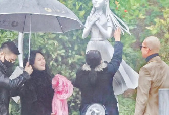 汪小菲带女儿散心，小玥儿眼睛哭红太心疼，韩媒曝大S死因不简单