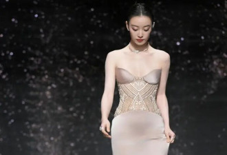 倪妮贴头皮发型尽显“骨相美”！2套抹胸长礼服显得高级又美艳！