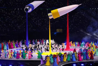 美国女歌手戴306克拉钻石套装，闪耀冬奥会开幕式