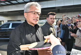 黄仁勋一句话 让美股道琼喷破5万点
