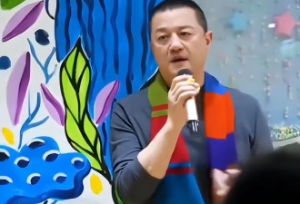 嫣然医院年会现场：李亚鹏哽咽落泪 感谢那英等人
