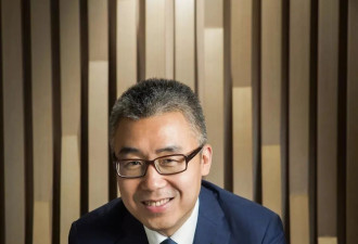 从重庆小巷走上名利场顶端，她是第二个邓文迪