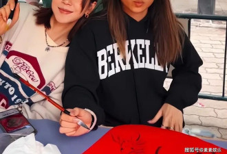洗米嫂回澳门过年，和女儿低调写春联....