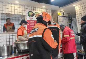被逼的，北京六元板面反攻“拼好饭”