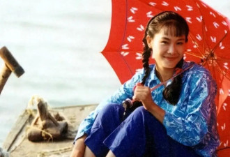 59岁于文华近况曝光！离婚后带女儿嫁给粉丝，如今尽情享受田园生活