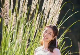 50岁林心如又带火了一种新穿法：“卫衣+花苞裤”