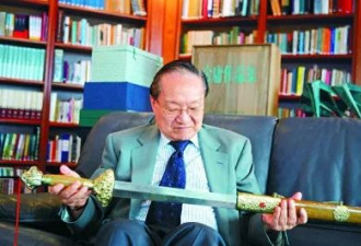 金庸父亲被枪决，所以他的小说永远在“找爸爸”