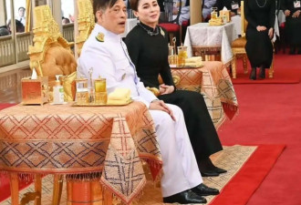 苏提达王后与诗妮娜贵妃罕见同框！同穿一身黑，身材一个比一个好