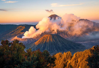 在寒冬中 来一场温暖的火山温泉之旅