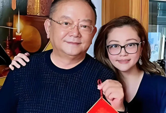 77岁王刚近况曝光！三婚娶小20岁美女教授，如今为了17岁儿子奔波不停