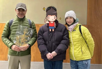 刘青云夫妇洛阳度假，58岁郭蔼明穿破洞裤....