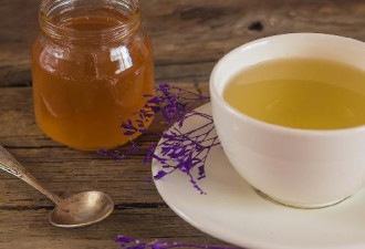喝水有讲究：白开水稳健 茶饮显活力
