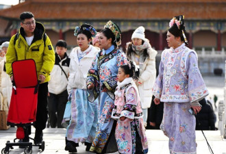 格格北京满街跑 中国年轻人疯了