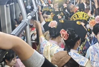格格北京满街跑 中国年轻人疯了