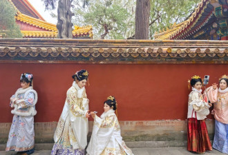 格格北京满街跑 中国年轻人疯了