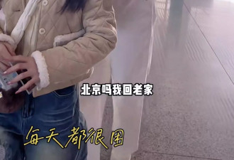 张维伊陪董璇见朋友,穿浅蓝色衬衫像睡衣,气质品味不太好