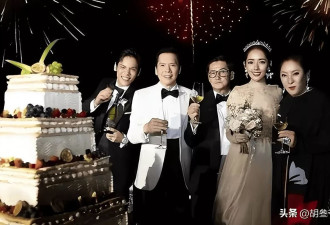 向太一家6口新加坡购物！郭碧婷拎包看娃似保姆