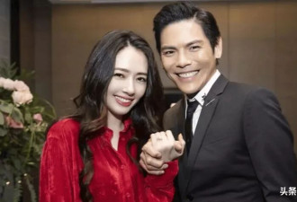 向太一家6口新加坡购物！郭碧婷拎包看娃似保姆