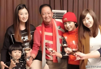 王志文近况曝光！与17岁儿子同框像爷孙