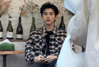 陈飞宇上海被偶遇，生图脸嫩鼻梁挺