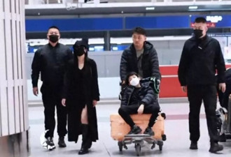 陈妍希母子现身机场，让星星回陈晓家过年