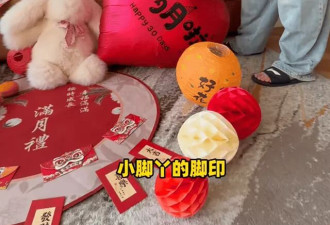 44岁阎鹤祥庆女儿满月，送金手镯金锁封3箱茅台
