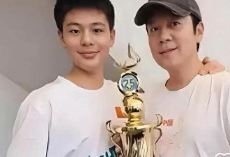原来她是蔡国庆的妻子，漂亮有钱还不爱露面，生的俩儿子也很优秀