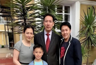 原来她是蔡国庆的妻子，漂亮有钱还不爱露面，生的俩儿子也很优秀