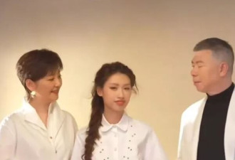 冯小刚一家三口首次合体登杂志,徐朵穿白裙温婉动人,越长越像徐帆