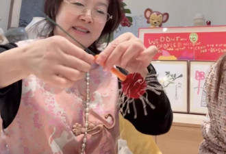 张子萱妈妈上海过年,母女俩穿新中式长真像,陈赫和岳母相处愉快