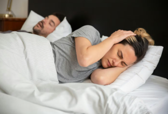越来越多加拿大人选择"睡眠离婚": 分床睡反而更幸福!