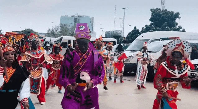 见过非洲英歌舞 才知道什么是热辣黑旋风