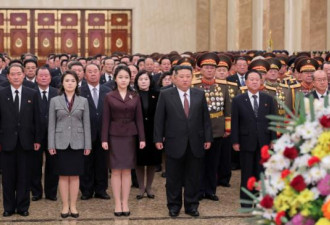 首度站C位亮相！朝鲜接班人近了？