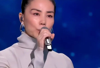 “谁给王菲画的眉毛”登上热搜，女儿窦靖童发文“挖嘞个亲娘”