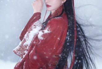 央视春晚6大美女,迪丽热巴像精灵,刘浩存破碎美,都不及她惊艳