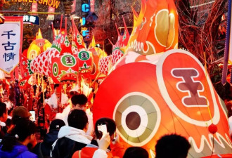 “大年初一，本来想错峰，没想到机场那么多人”