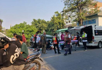 美国游客纠缠泰国前女友求复合，被4人街头打死