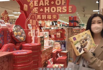 59岁王祖贤在加拿大过年!豪宅首曝光和朋友一起包饺子